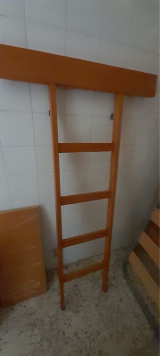 Litera de madera  de 90. Con su escaleras