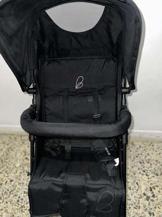 Carrito de bebé negro