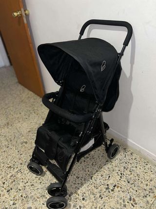 Carrito de bebé negro