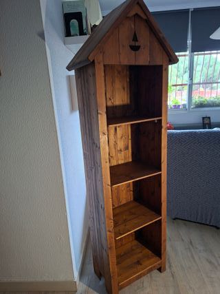 Librería madera encerada diseño casita buen estado