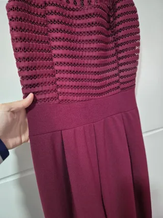 Mono largo fiesta tirantes de color burdeos.