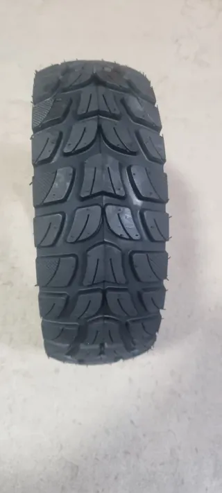 Neumático 10x2.75-6.5 con taco