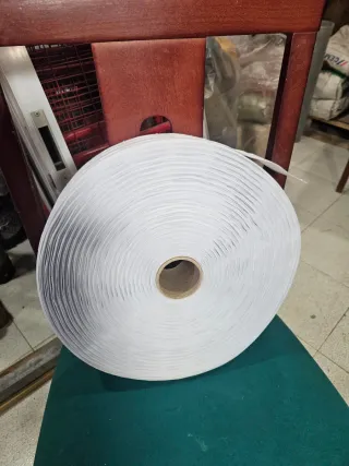 Nastro di attacco per tende bianco corto