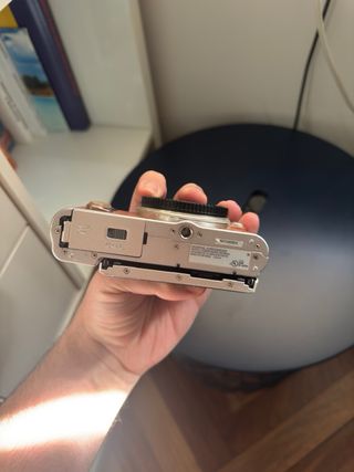 Olympus PEN E-PL8 Cuerpo + Flash