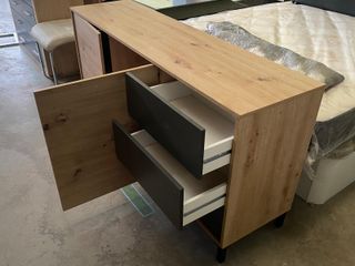 Aparador 2 puertas y 3 cajones