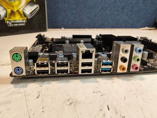 Placa Base ASRock 970 Pro3 R2.0 ATX Socket AM3+ AMD 970 + SB950