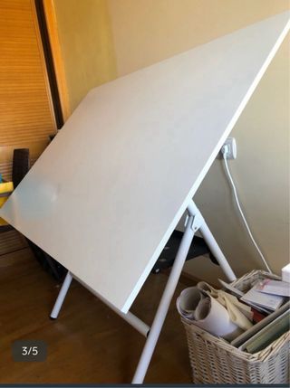 Tavolo da disegno regolabile