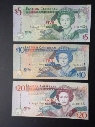 Billetes Caribe Oriental.