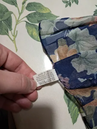 Foulard blu con fiori