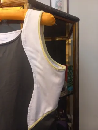 Top deportivo Adidas verde y blanco