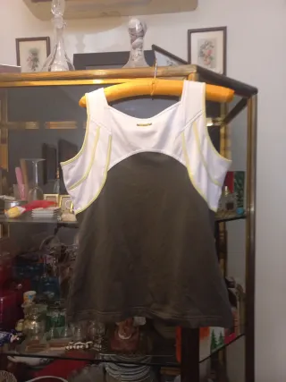 Top deportivo Adidas verde y blanco