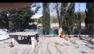 Terreno con caseta y porche