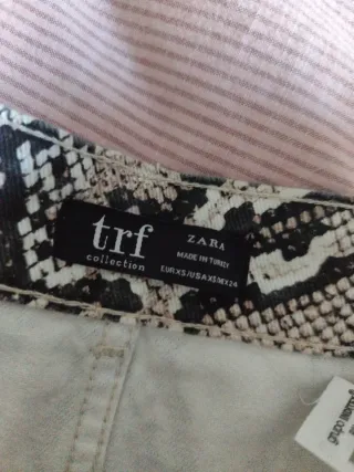 Falda corta estampado serpiente
