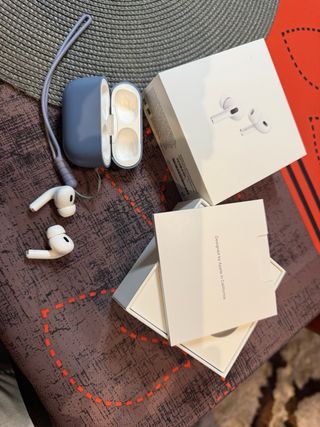 AirPods Pro 2da Gen + funda protectora