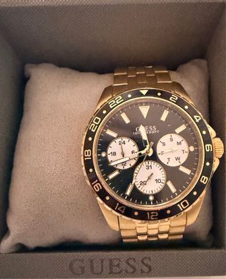 Reloj Guess Dorado y Negro Cronógrafo