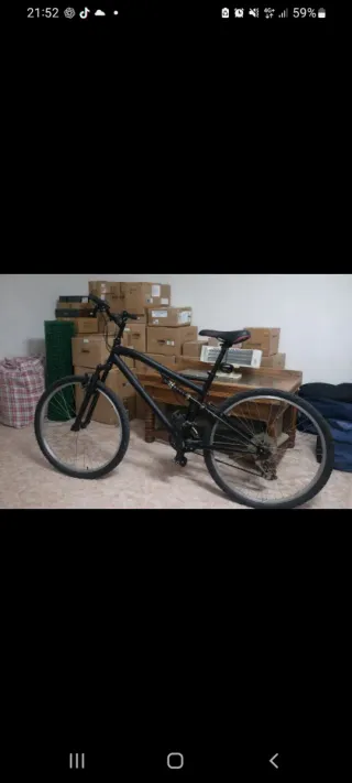 Bicicleta de montaña negra