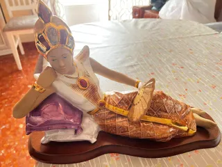 Figura Decorativa Porcelana y Madera