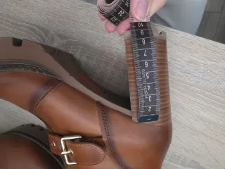 Botines Pikolinos Cervera Brandy Marrones con Hebi