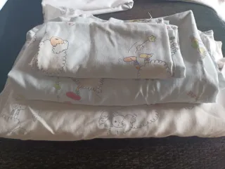 Lote 10 euros. sábanas 90. colchas . manta niño de