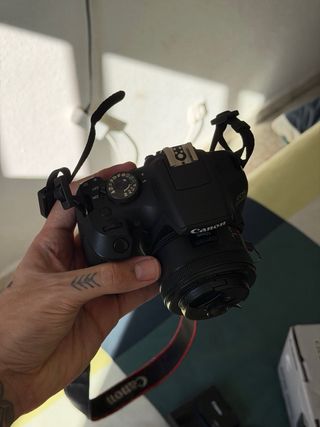 Cámara Canon EOS 2000D Kit EF-S 18-55mm