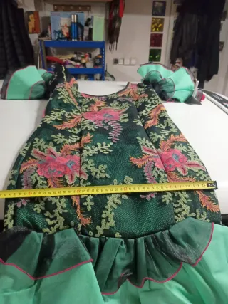 Traje de flamenca verde y rosa hecho a medida