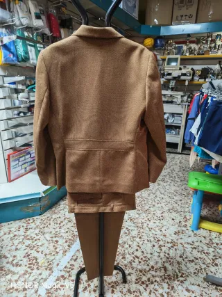 Traje de mujer marrón talla 48