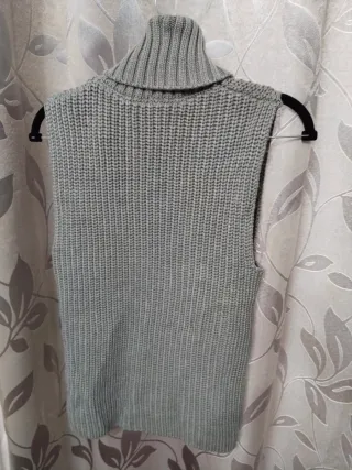 Chaleco Zara cuello alto botones