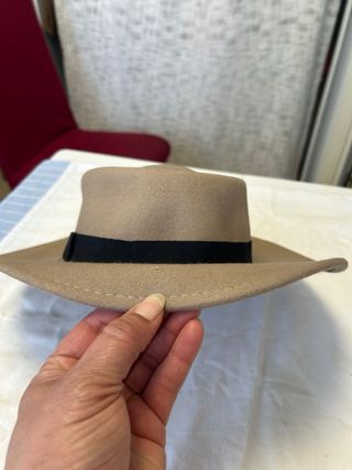 Sombrero de lana beige y negro