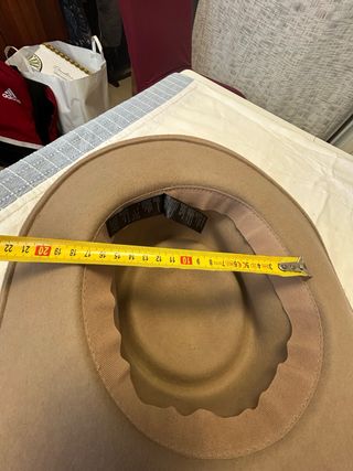 Sombrero de lana beige y negro