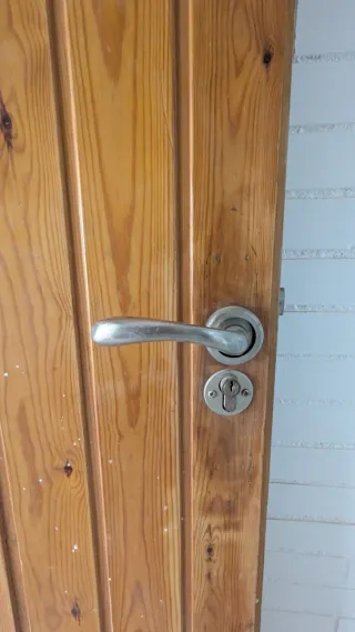 Puerta madera exterior