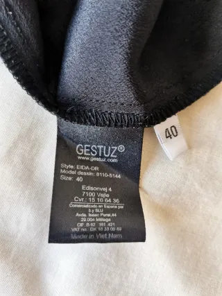 Vestido negro Gestuz