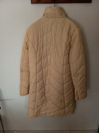 Abrigo acolchado beige