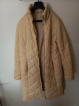 Abrigo acolchado beige