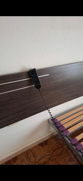 Cama reclinable con mando