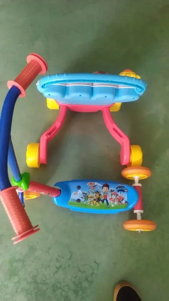 Correpasillos Chicco y Patinete