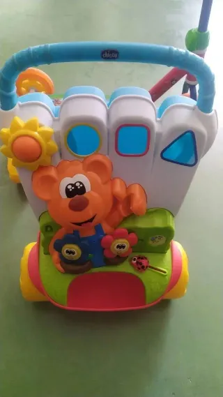 Correpasillos Chicco y Patinete