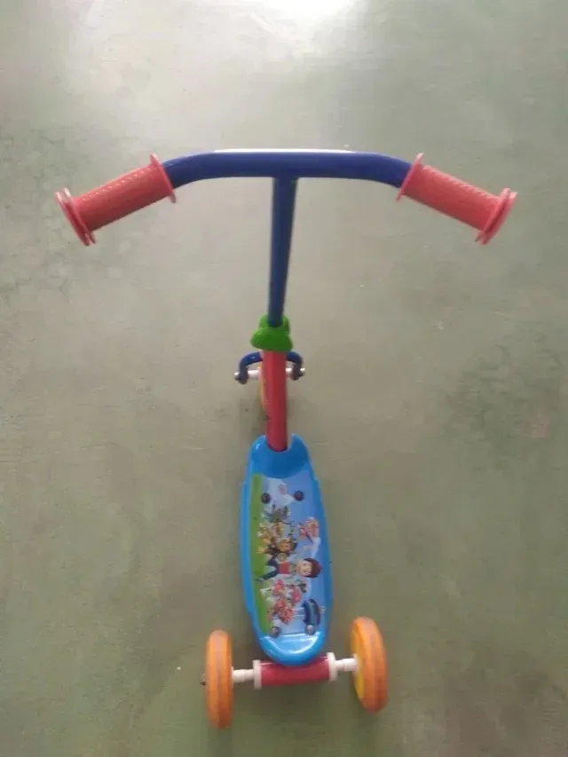 Correpasillos Chicco y Patinete