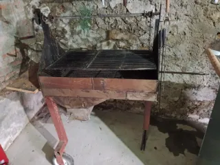 Parrilla metálica con ruedas