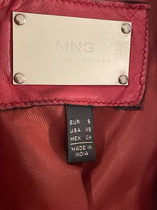 Cazadora de cuero roja