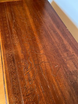 Arcón de madera grabado