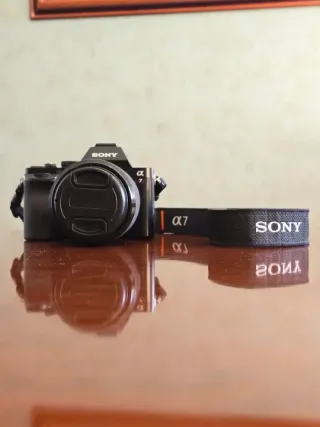 Cámara Sony Alpha 7 + Objetivo kit 28-70mm Sony