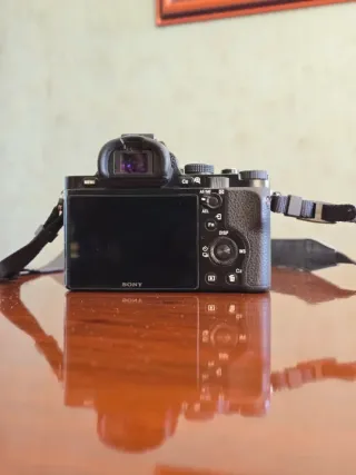 Cámara Sony Alpha 7 + Objetivo kit 28-70mm Sony