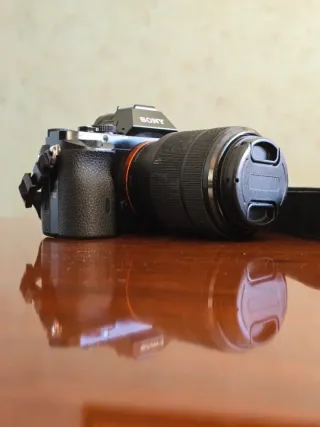 Cámara Sony Alpha 7 + Objetivo kit 28-70mm Sony