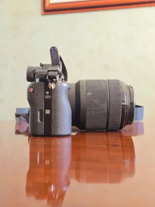 Cámara Sony Alpha 7 + Objetivo kit 28-70mm Sony