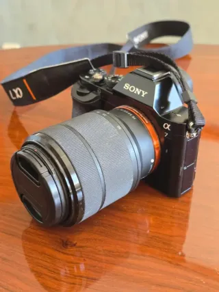 Cámara Sony Alpha 7 + Objetivo kit 28-70mm Sony