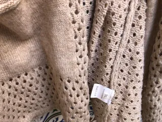 Casaca de lana beige con bolsillos