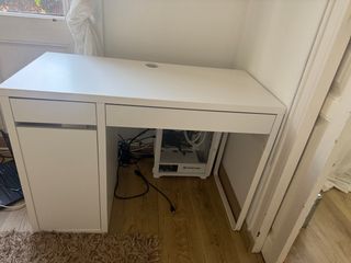 Escritorio blanco – casi nuevo + SILLA DE REGALO