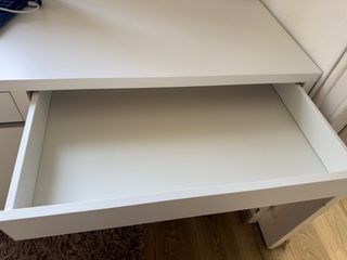 Escritorio blanco – casi nuevo + SILLA DE REGALO