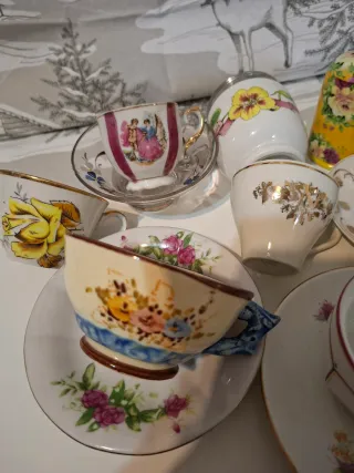 Lote porcelana antigua tazas y platos