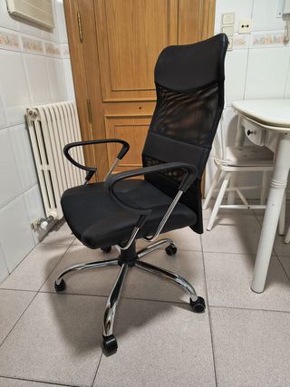Silla de oficina ergonómica negra